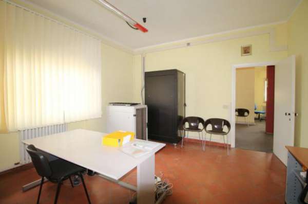Foto Locale comm.le/Fondo in affitto a Marlia - Capannori 80 mq  Rif: 1287578