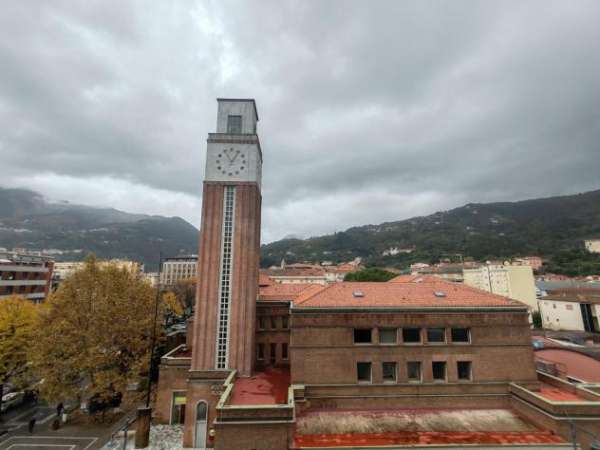 Foto Locale comm.le/Fondo in affitto a Massa 160 mq  Rif: 1316494