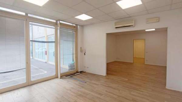 Foto Locale comm.le/Fondo in affitto a San Marco - Lucca 214 mq  Rif: 1354354