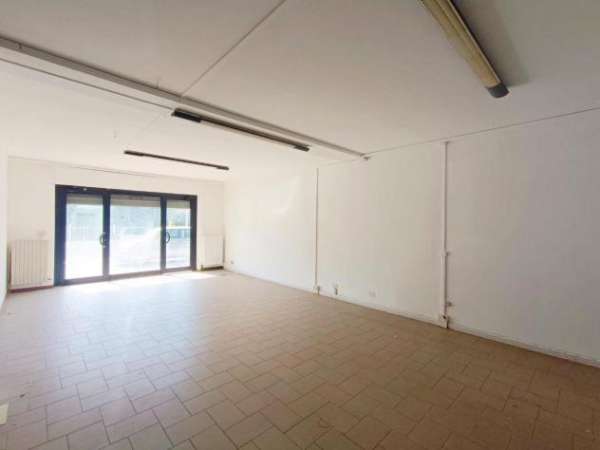 Foto Locale comm.le/Fondo in affitto a San Marco - Lucca 94 mq  Rif: 1327760