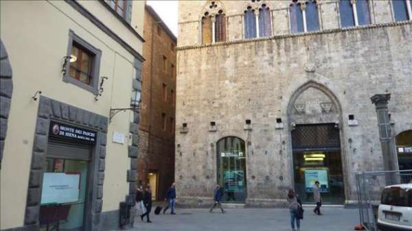 Foto Locale comm.le/Fondo in affitto a Siena 100 mq  Rif: 1342528