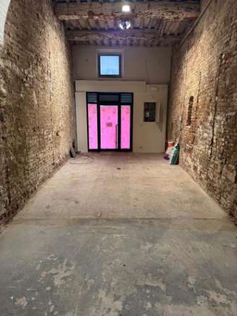 Foto Locale comm.le/Fondo in affitto a Siena 85 mq  Rif: 1391484