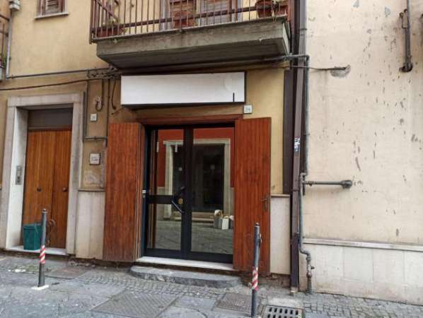 Foto Locale Commerciale - Avellino . Rif.: 28903