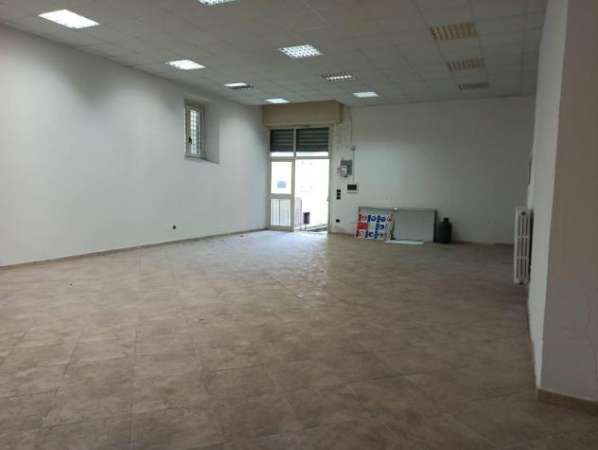 Foto Locale Commerciale - Avellino . Rif.: 30634