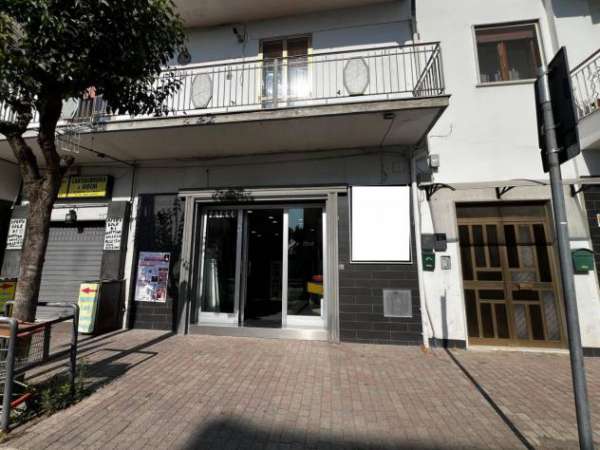 Foto Locale Commerciale - Battipaglia . Rif.: affjem800