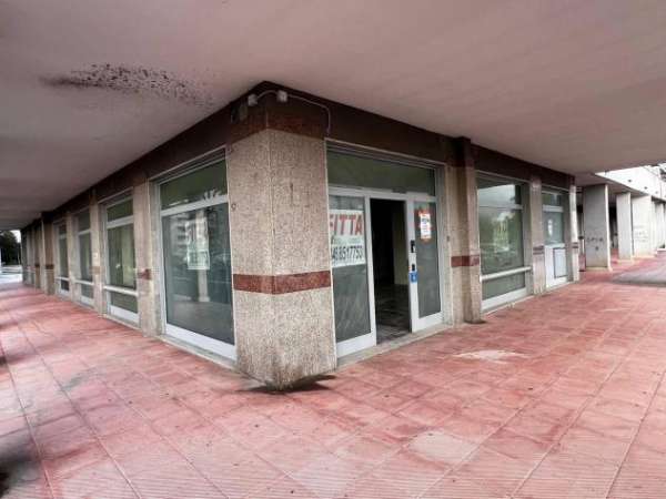 Foto Locale Commerciale - Battipaglia . Rif.: fitpmang2500