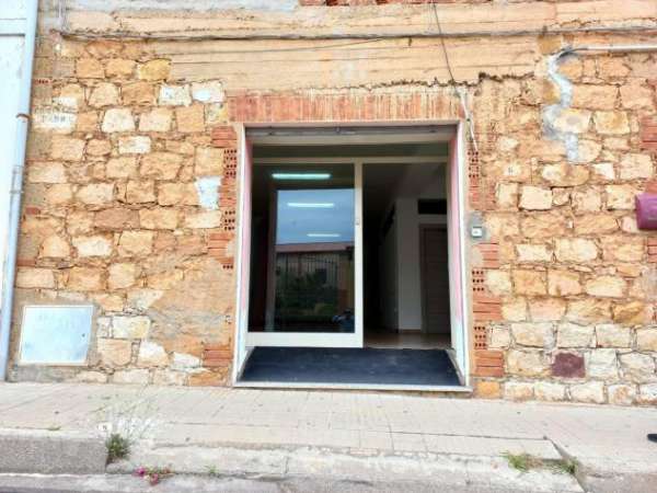 Foto Locale Commerciale - Iglesias . Rif.: aff