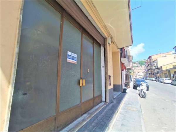 Foto Locale Commerciale - Lamezia Terme . Rif.: 31057