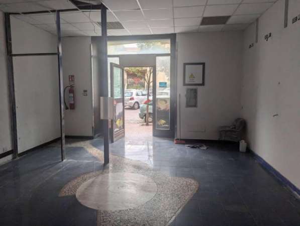 Foto Locale Commerciale - Napoli . Rif.: 33287