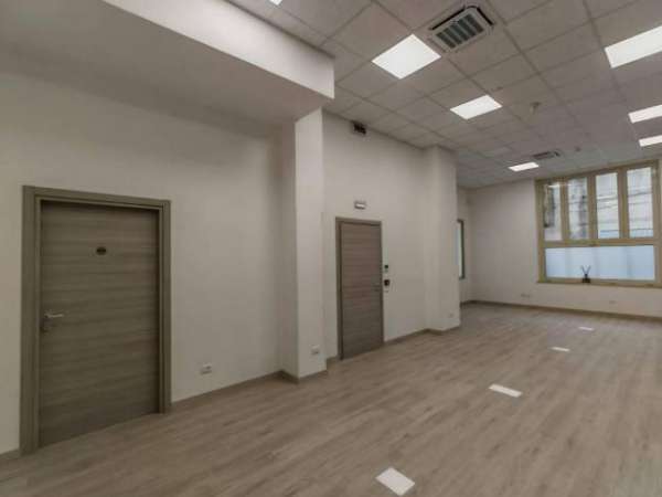 Foto Locale Commerciale - Pianopoli . Rif.: 33569