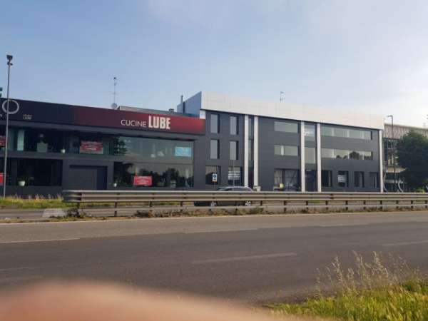 Foto LOCALE COMMERCIALE