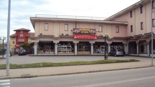 Foto LOCALE COMMERCIALE