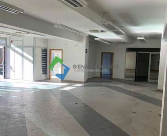 Foto Locale Commerciale a Siena