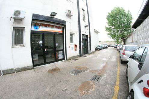 Foto Locale commerciale attrezzato euro 799