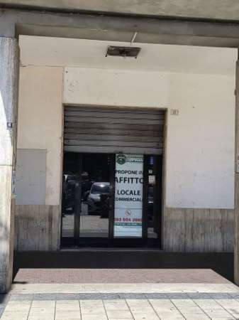 Foto Locale Commerciale Centralissimo in Affitto � Piazza di Atripalda