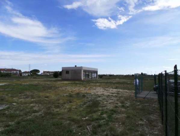 Foto Locale commerciale con scoperto di 4300mq