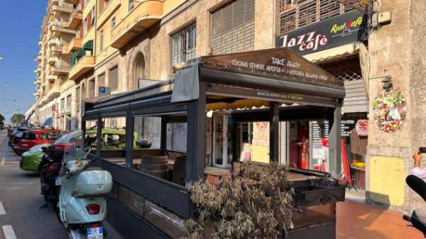 Foto LOCALE COMMERCIALE di 3 vani e di 95 mq (GENOVA - Foce) rif. BAR FOCE