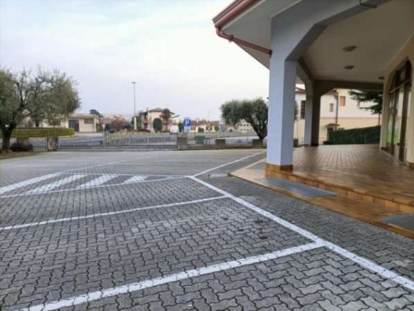 Foto Locale commerciale in affitto