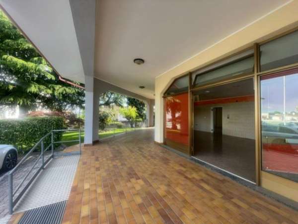 Foto Locale commerciale in affitto