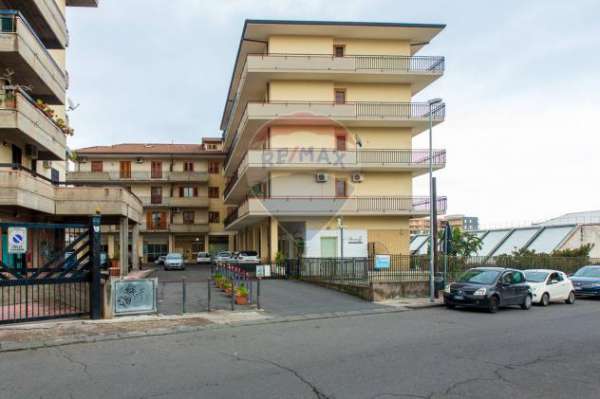 Foto Locale Commerciale in affitto a Acireale