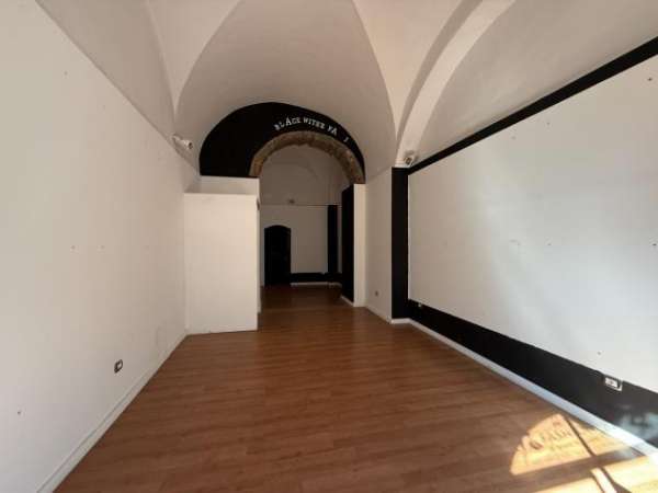 Foto Locale commerciale in affitto a Acireale