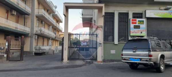 Foto Locale Commerciale in affitto a Acireale