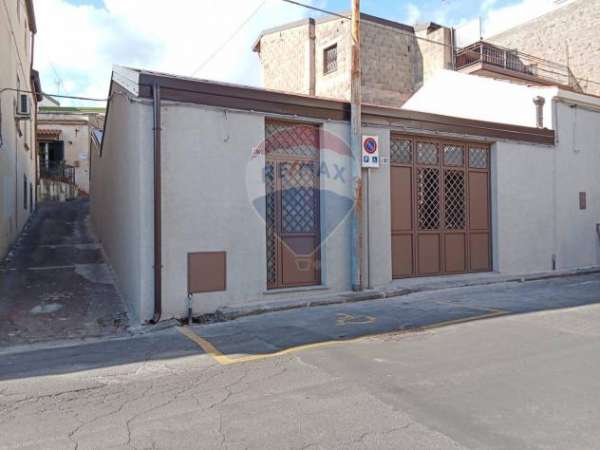 Foto Locale Commerciale in affitto a Belpasso