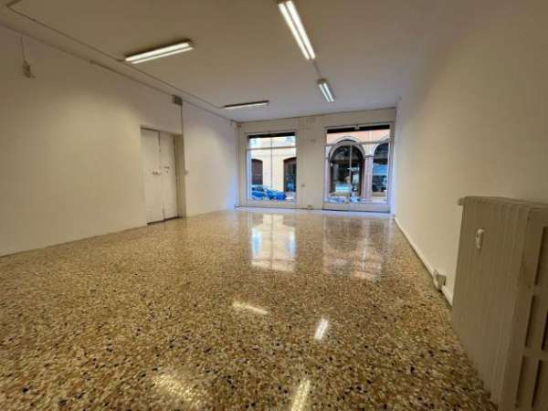 Foto Locale commerciale in affitto a Bologna, Malpighi