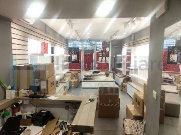 Foto Locale commerciale in affitto a Bologna