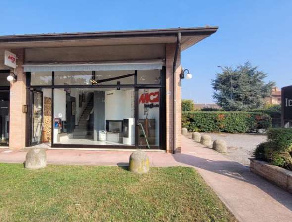 Foto Locale commerciale in affitto a Borgosatollo