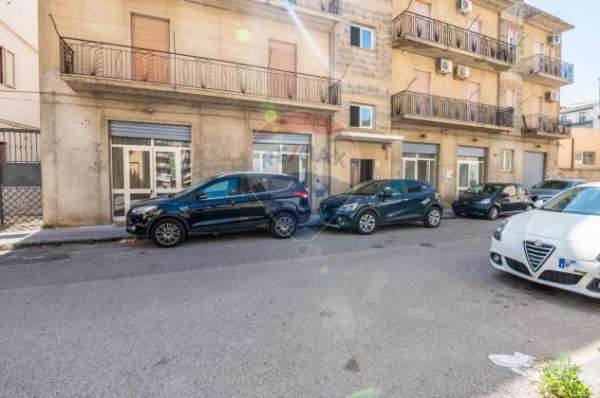 Foto Locale Commerciale in affitto a Caltagirone