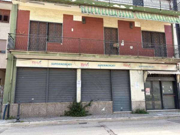 Foto Locale commerciale in affitto a Capodrise