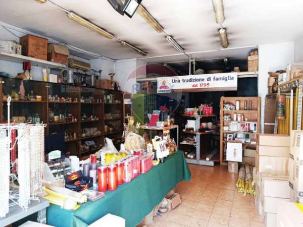 Foto Locale Commerciale in affitto a Catania, Centro Storico