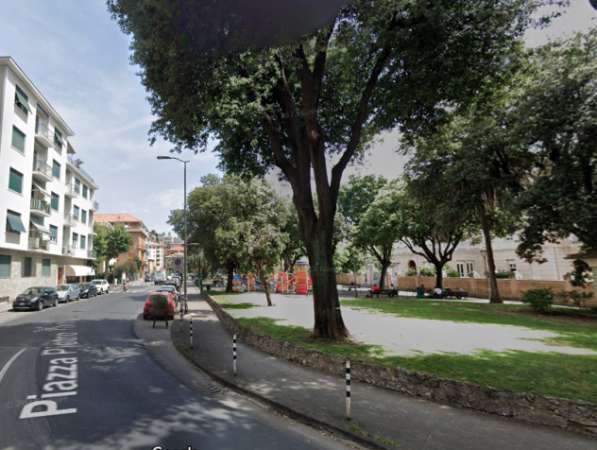 Foto Locale commerciale in affitto a Chiavari, Centro Ponente