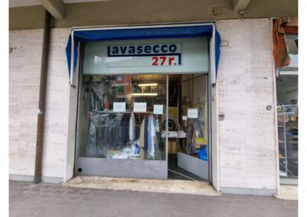 Foto Locale commerciale in affitto a Genova, Albaro
