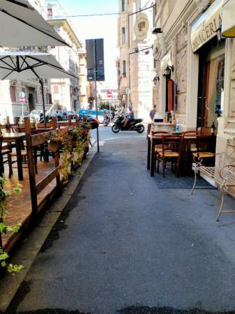 Foto Locale commerciale in Affitto a Genova Via Fiasella