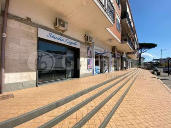 Foto Locale commerciale in affitto a Giugliano in Campania