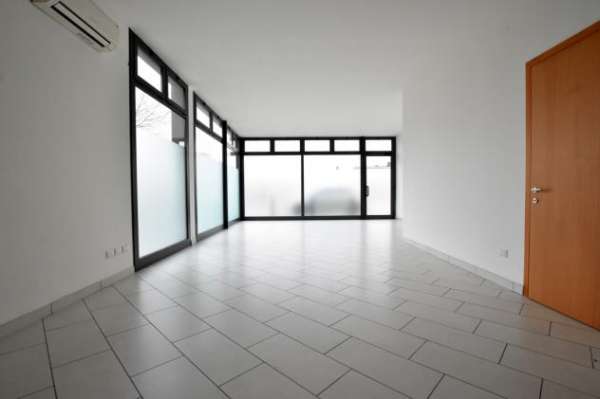 Foto Locale commerciale in affitto a Limena