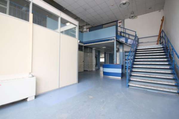 Foto Locale commerciale in affitto a Lucca