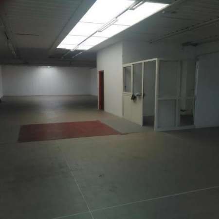 Foto Locale commerciale in affitto a Lucca