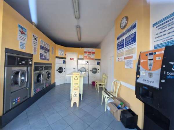 Foto Locale commerciale in affitto a Lucca