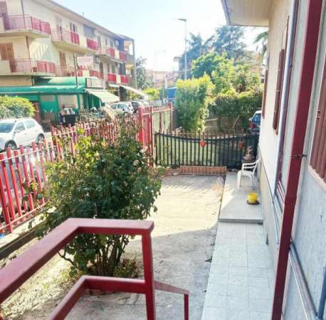 Foto Locale commerciale in affitto a Mascalucia