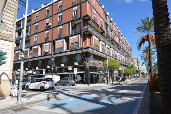 Foto Locale commerciale in affitto a Messina