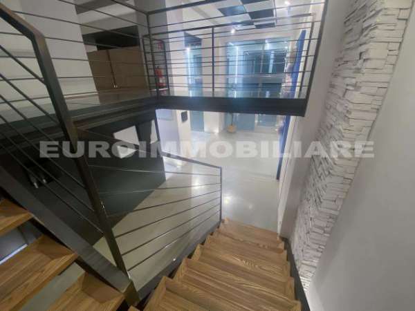 Foto Locale commerciale in affitto a Milano