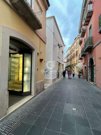 Foto Locale commerciale in affitto a Potenza