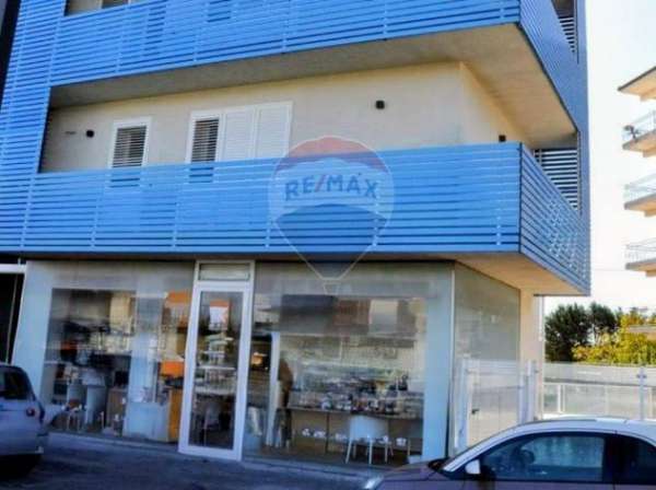 Foto Locale Commerciale in affitto a Ragusa, Americhe