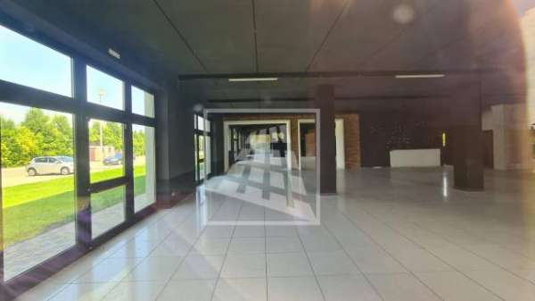 Foto Locale Commerciale in affitto a Reggio nell'Emilia, Cella