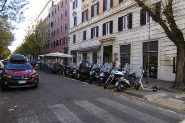 Foto Locale commerciale in affitto a Roma