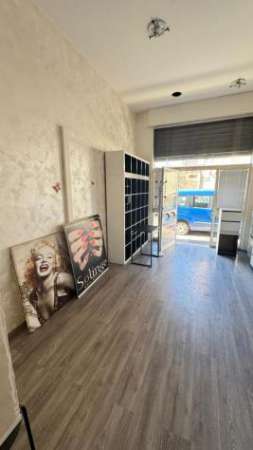 Foto Locale commerciale in affitto a Roma