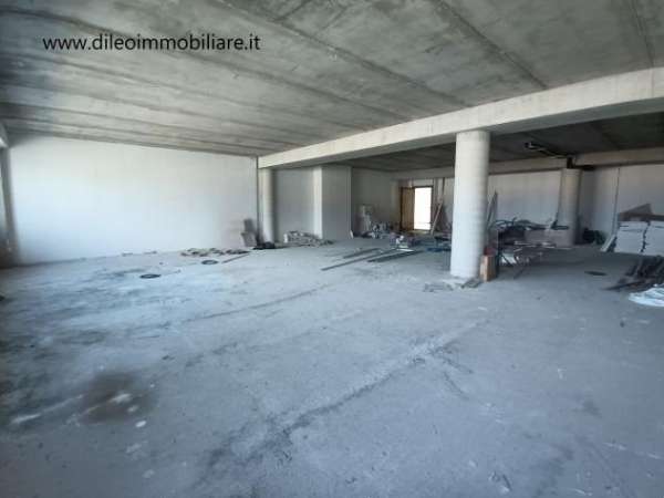 Foto Locale commerciale in affitto a San Benedetto del Tronto